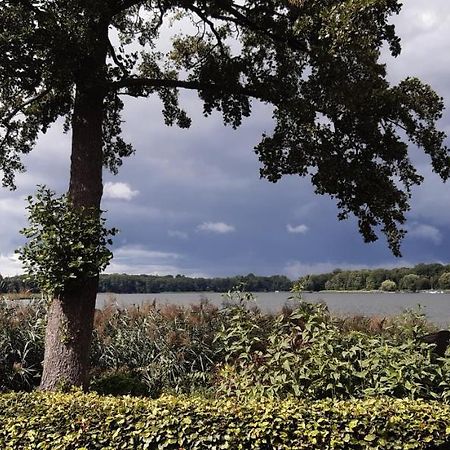 Bungalow Idylle Am See นอยรุพพิน ภายนอก รูปภาพ