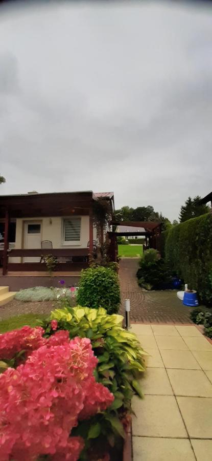 Bungalow Idylle Am See นอยรุพพิน ภายนอก รูปภาพ