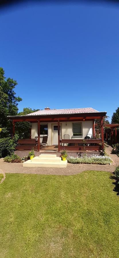 Bungalow Idylle Am See นอยรุพพิน ภายนอก รูปภาพ