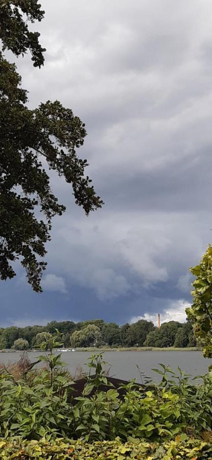 Bungalow Idylle Am See นอยรุพพิน ภายนอก รูปภาพ