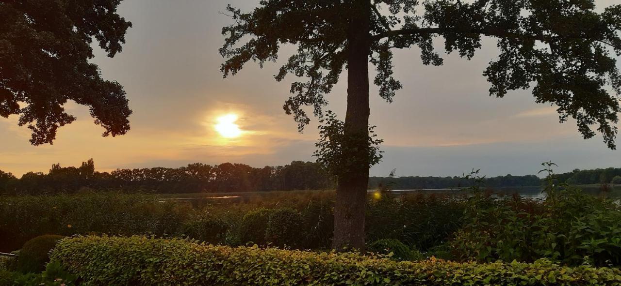 Bungalow Idylle Am See นอยรุพพิน ภายนอก รูปภาพ