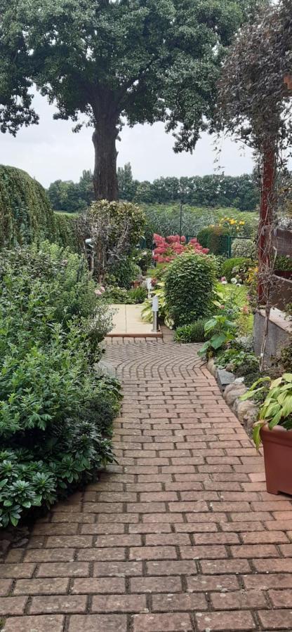 Bungalow Idylle Am See นอยรุพพิน ภายนอก รูปภาพ
