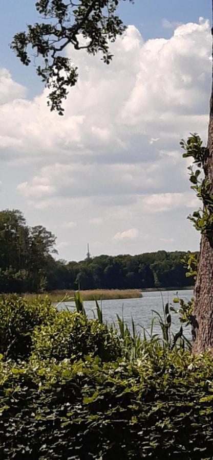 Bungalow Idylle Am See นอยรุพพิน ภายนอก รูปภาพ