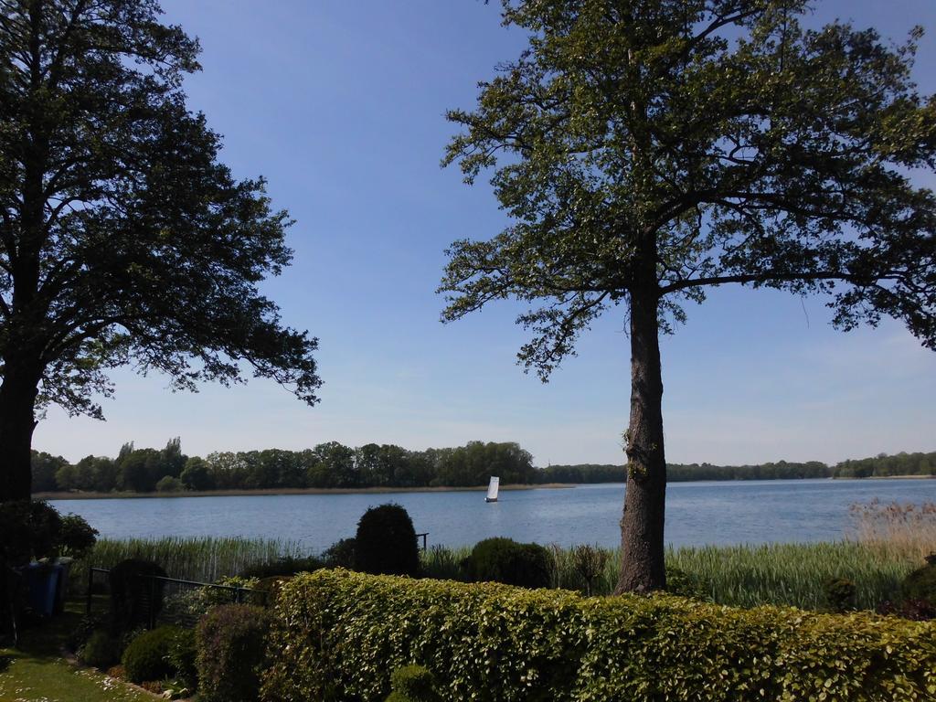 Bungalow Idylle Am See นอยรุพพิน ภายนอก รูปภาพ