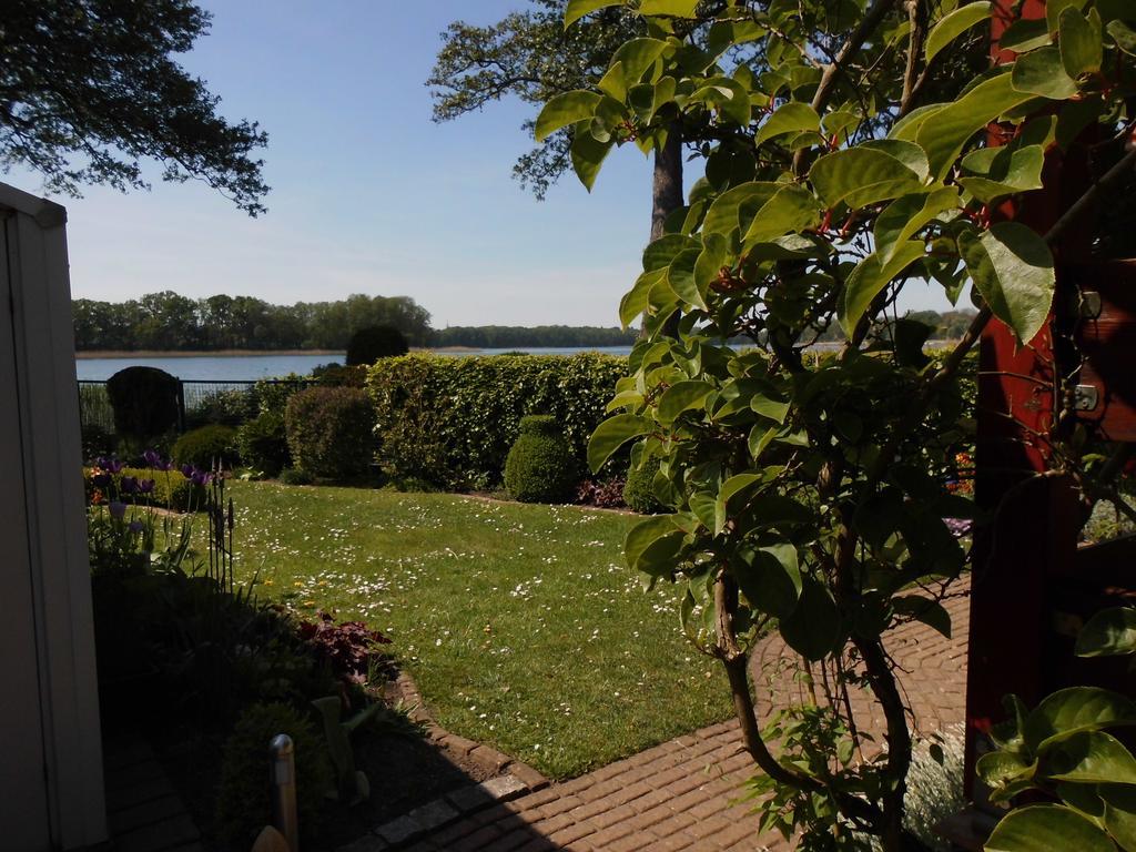 Bungalow Idylle Am See นอยรุพพิน ภายนอก รูปภาพ