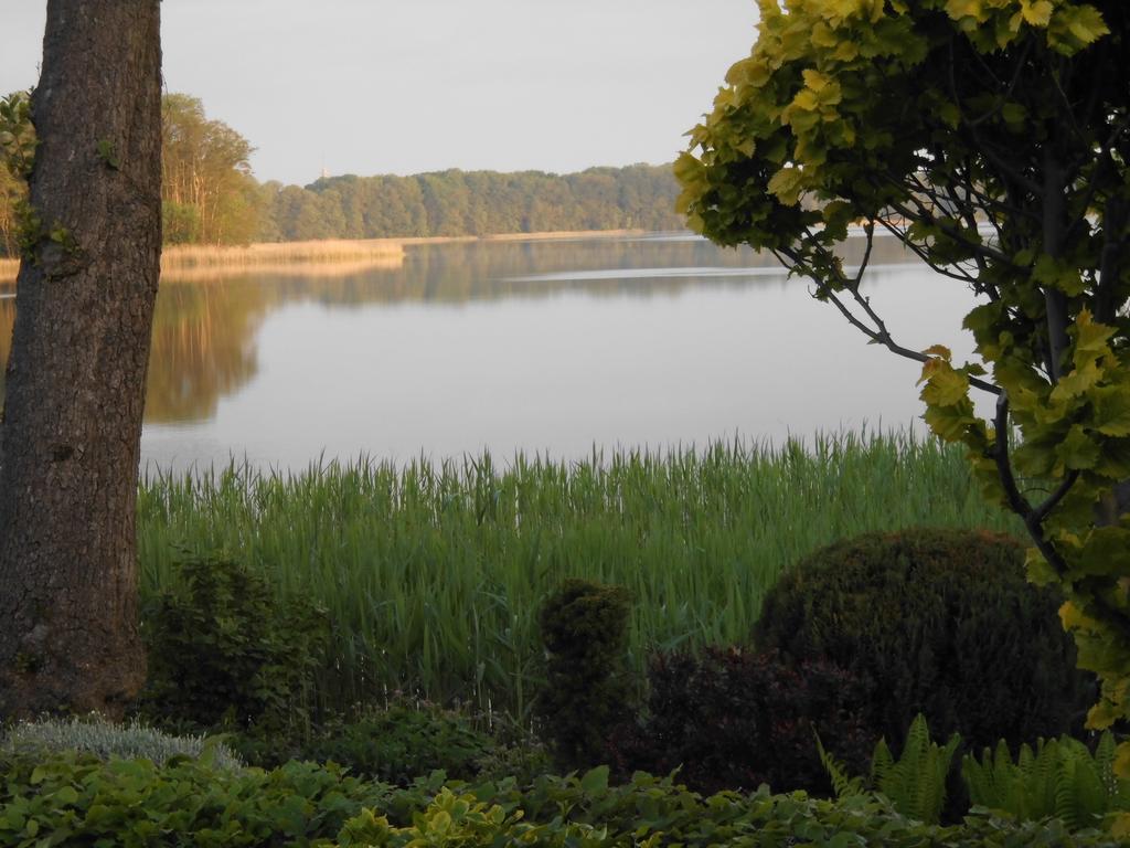 Bungalow Idylle Am See นอยรุพพิน ภายนอก รูปภาพ