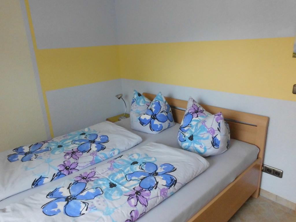 Bungalow Idylle Am See นอยรุพพิน ภายนอก รูปภาพ