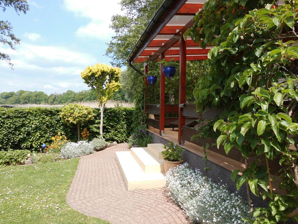 Bungalow Idylle Am See นอยรุพพิน ภายนอก รูปภาพ