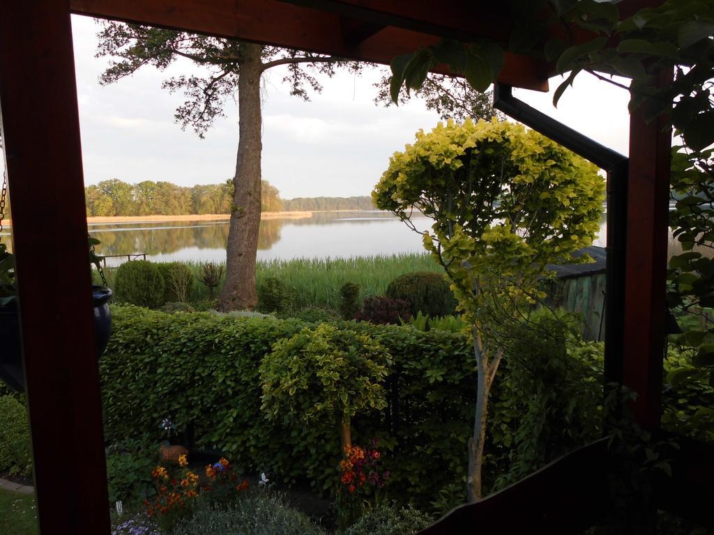 Bungalow Idylle Am See นอยรุพพิน ภายนอก รูปภาพ