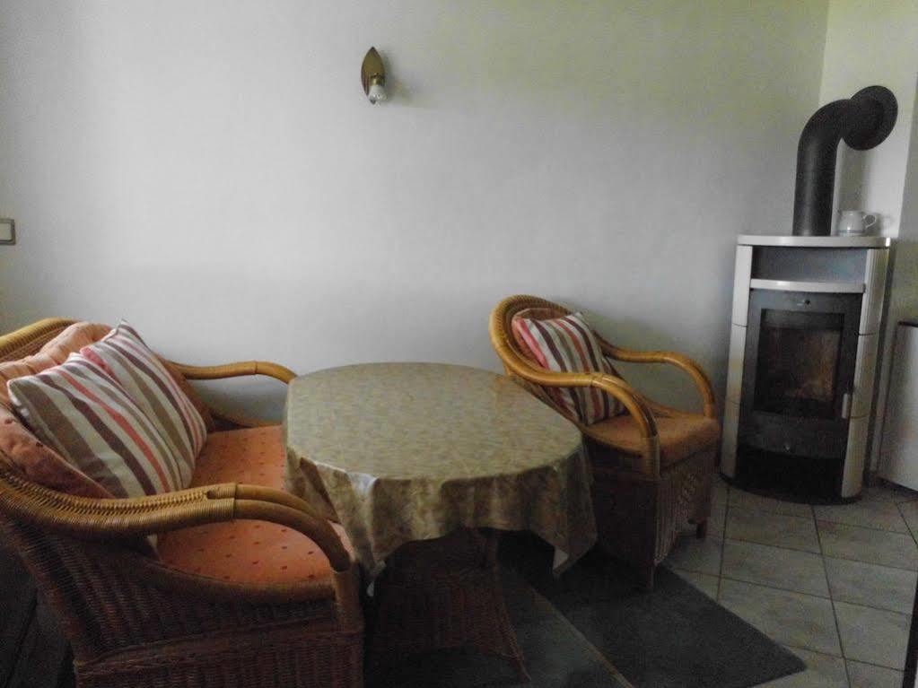 Bungalow Idylle Am See นอยรุพพิน ภายนอก รูปภาพ